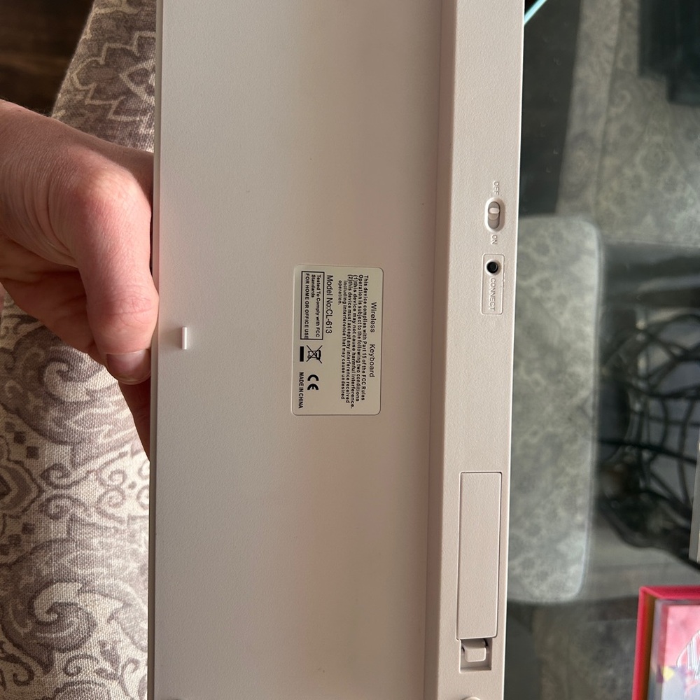Wireless Silver Keyboard - Picture 3 of 4